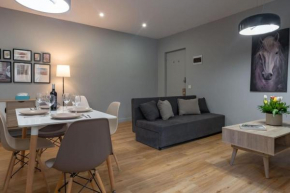 Modern, quite 1-BDR Apt 5 min walk to Acropolis